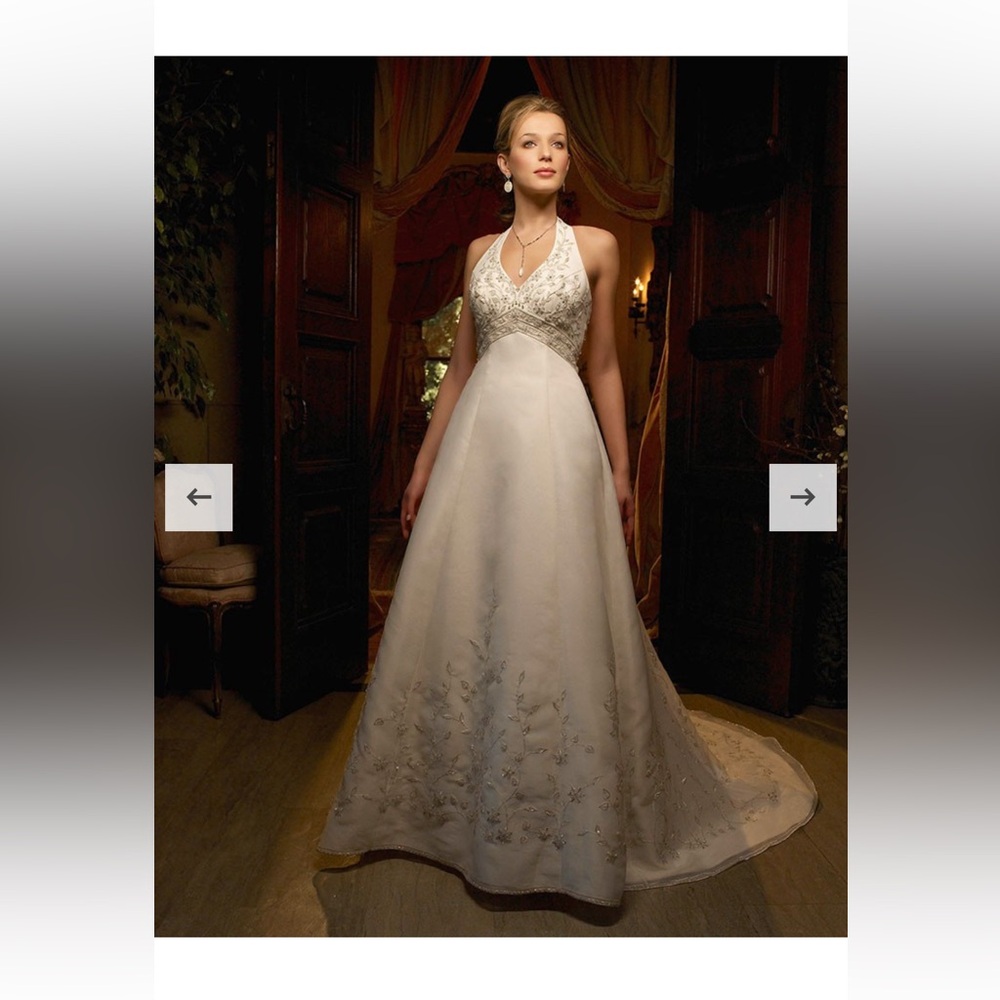 White Embroidered Wedding Dress Casablanca Style 1838